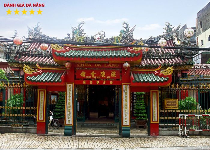Chùa Ôn Lăng nổi tiếng với những kiến trúc truyền thống và đậm chất Á Đông