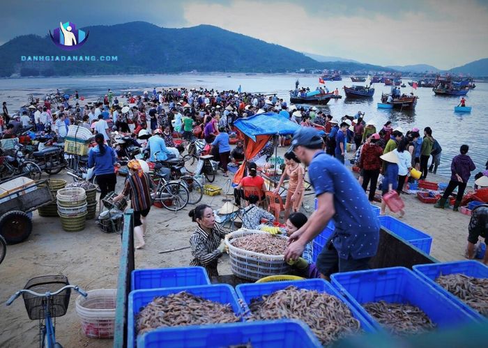 Chợ hải sản biển Nguyễn Tất Thành Đà Nẵng 