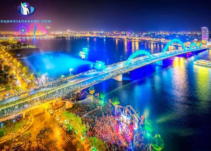 Giá vé du thuyền sông Hàn Đà Nẵng 2024 là bao nhiêu tiền, có mấy loại?