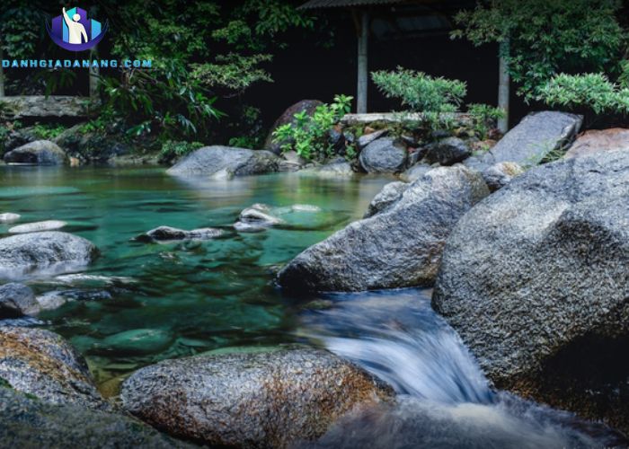 Tận hưởng không gian yên tĩnh, trong lành bên suối Ngầm Đôi tại Đà Nẵng